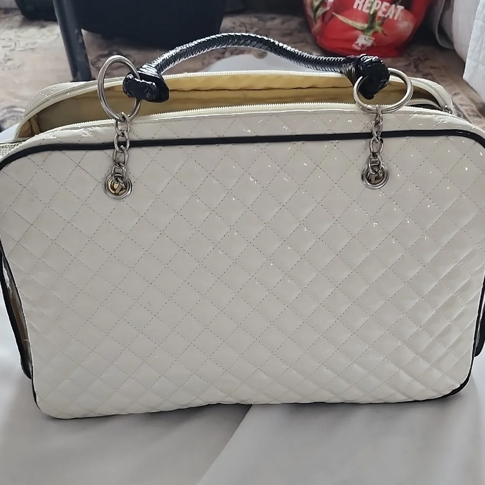 Elegant White Quilted Handbag